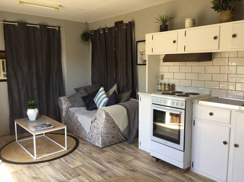 Cute Private Studio Flat With AIRCON! - Accommodation Redcliffe 4