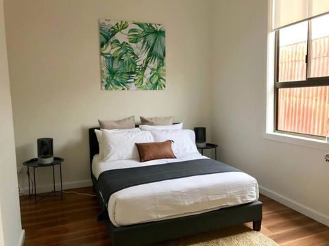 D109 Inner City Oasis On Buckingham - Accommodation Redcliffe 0