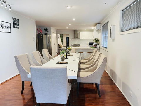 D130 The Link Fantasy Place - Accommodation Redcliffe 1