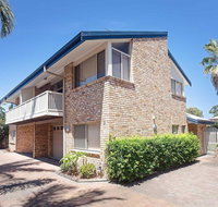 3 'Ambleside' 9 Shoal Bay Avenue - air con WIFI and close to the water and Shoal Bay shops - Accommodation Redcliffe