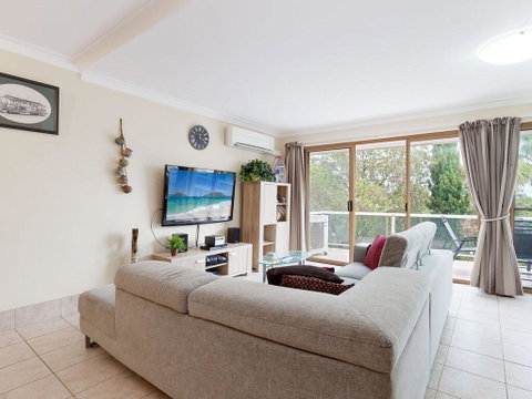 3 'Frangipani', 30 Leonard Avenue - Great Townhouse With Air Con - Accommodation Redcliffe 3