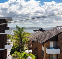 3 'The Commodore'  9-11 Donald Street - great unit in the heart of town - Accommodation Redcliffe