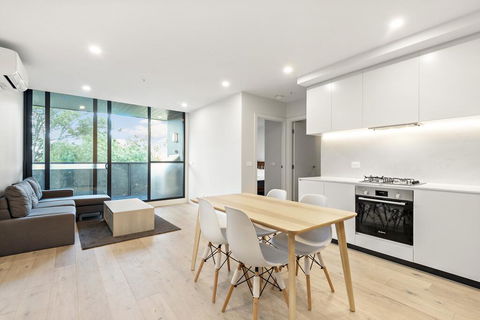 3 Bed Rooms Apartment Super Convenient Location - Accommodation Redcliffe 1