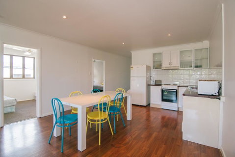 3 Bedroom Apartment / Spence St - Accommodation Redcliffe 1