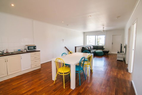 3 Bedroom Apartment / Spence St - Accommodation Redcliffe 3