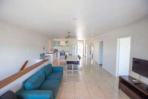 3 Bedroom Apartment // Spence St - Accommodation Redcliffe 0