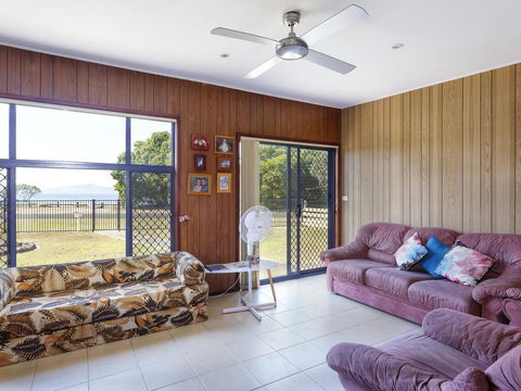 3 Curlew Avenue - Accommodation Redcliffe 3