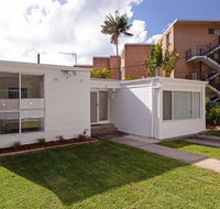 3 Lillian Street - fantastic house so close to the water - Accommodation Redcliffe