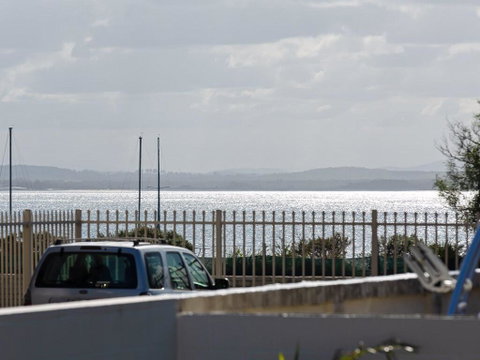 3 Lillian Street - Fantastic House So Close To The Water - Accommodation Redcliffe 2