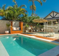 3 Little Pigs Holiday Home - Accommodation Redcliffe