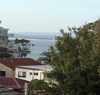 3/4 Victor Parade - great townhouse  walk to the beach - Accommodation Redcliffe
