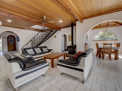 31 Rest Point Absolute Waterfront With Jetty - Accommodation Redcliffe 2