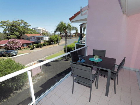 4 'Frangipani' 30 Leonard Avenue - Spacious Townhouse - Accommodation Redcliffe 0