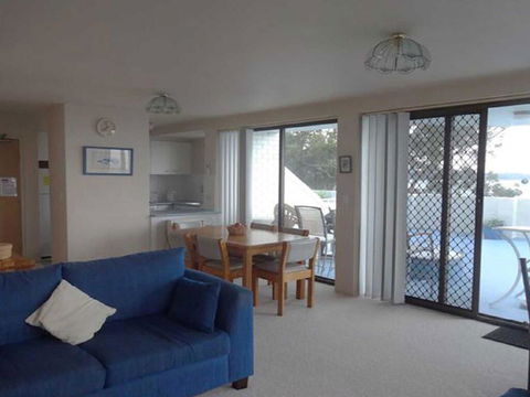 4 'The Point' 5-7 Mitchell Street- Stunnning Water Views With Air Conditioning - Accommodation Redcliffe 2