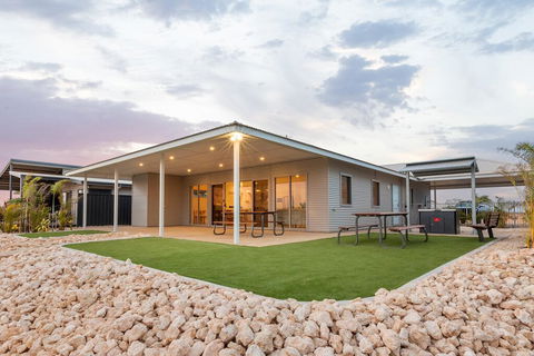 4 Corella Court - Brand New Magnificent Marina Home With Wi-Fi - Accommodation Redcliffe 0