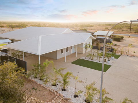 4 Corella Court - Brand New Magnificent Marina Home With Wi-Fi - Accommodation Redcliffe 1