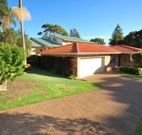 41 Leonard Avenue- pet friendly boat parking  aircon - Accommodation Redcliffe