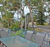 5 'Ocean Breeze' Shoal Bay Avenue - Fabulous location opposite Shoal Bay beach - Accommodation Redcliffe