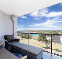 5 'The Outlook' 4 Ocean Parade - overlooking Boat Harbour beach and ducted air conditioning - Accommodation Redcliffe
