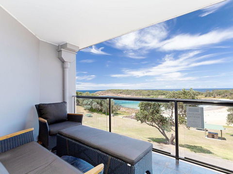 5 'The Outlook', 4 Ocean Parade - Overlooking Boat Harbour Beach And Ducted Air Conditioning - Accommodation Redcliffe 0