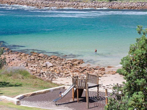 5 'The Outlook', 4 Ocean Parade - Overlooking Boat Harbour Beach And Ducted Air Conditioning - Accommodation Redcliffe 3