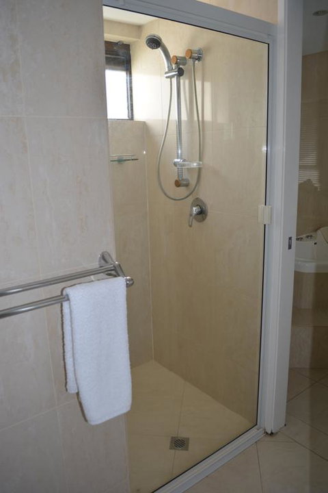 5,  Apartment On The Esplanade - Accommodation Redcliffe 2