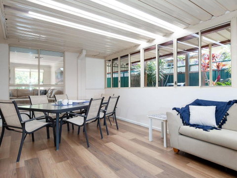 51 Rigney Street - Pet Friendly House With Aircon - Accommodation Redcliffe 1