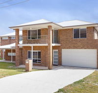 5B BENT STREET - LARGE HOUSE WITH DUCTED AIR CON WIFI  FOXTEL - Accommodation Redcliffe