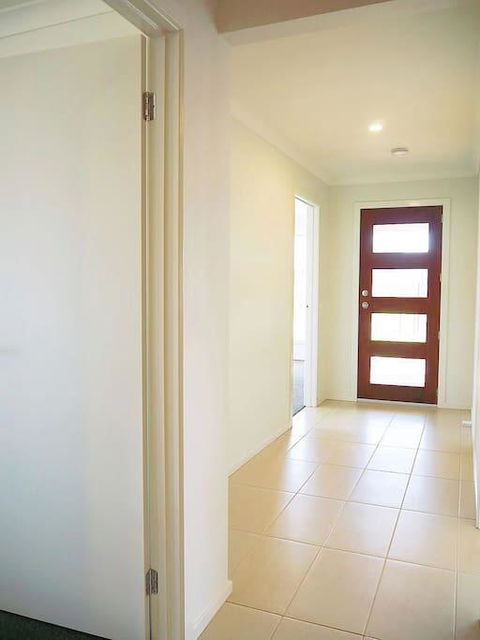 5Bed 2Bath Family House In Werribee - Accommodation Redcliffe 3
