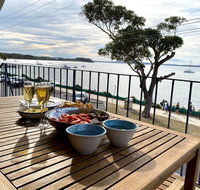 6 'SHOAL TOWERS' 11 SHOAL BAY RD - STUNNING WATER VIEWS  PERFECT LOCATION - Accommodation Redcliffe