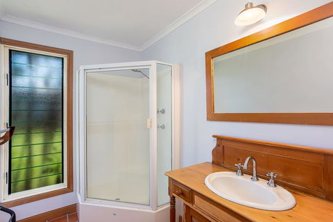 6 Ilmenite Avenue - Coastal Beach Shack Within Walking Distance To Patrolled Beach And CBD, - Accommodation Redcliffe 3