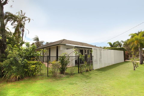 6 Petrie Ave, Marcoola, Pet Friendly, Linen Supplied - Accommodation Redcliffe 2