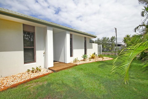 6 Petrie Ave, Marcoola, Pet Friendly, Linen Supplied - Accommodation Redcliffe 1