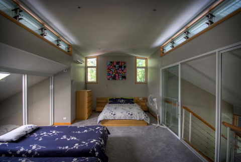 6 Satinwood Drive - Rainbow Shores, Stylish Beach House, Free WiFi - Accommodation Redcliffe 3