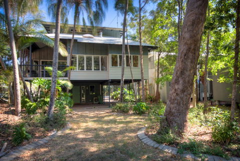 6 Satinwood Drive - Rainbow Shores, Stylish Beach House, Free WiFi - Accommodation Redcliffe 0