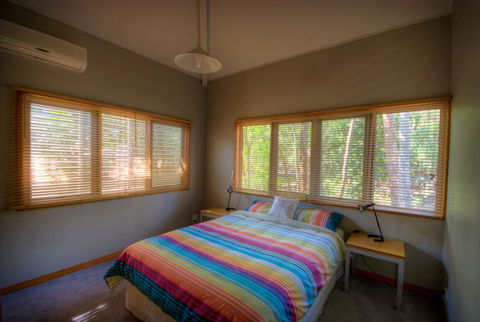 6 Satinwood Drive - Rainbow Shores, Stylish Beach House, Free WiFi - Accommodation Redcliffe 2
