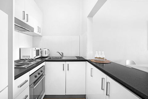6 South Pacific Apartments - Accommodation Redcliffe 3