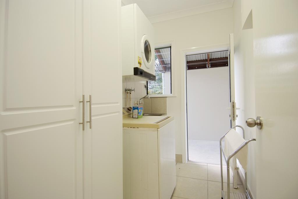 Holloways Beach QLD Accommodation Redcliffe