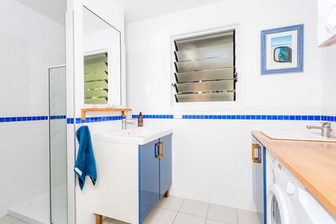 7 Naiad Court - Rainbow Shores, Perfect Beach House, Swimming Pool And Walk To Beach, Aircon, Wi-Fi - Accommodation Redcliffe 3