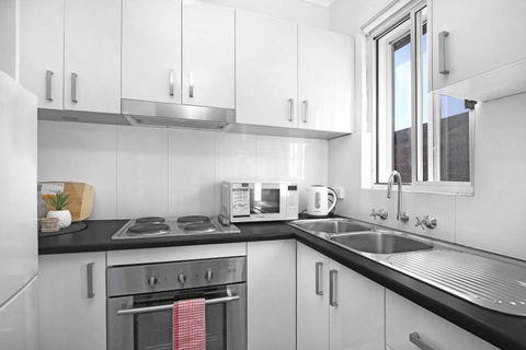 8 South Pacific 2 Bedrooms - Accommodation Redcliffe 1