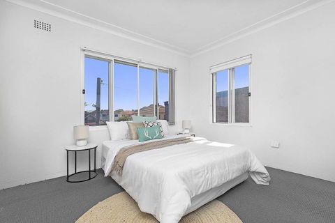 8 South Pacific 2 Bedrooms - Accommodation Redcliffe 2