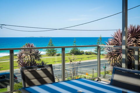 81 Dalmeny Drive - Beach House - Accommodation Redcliffe 1