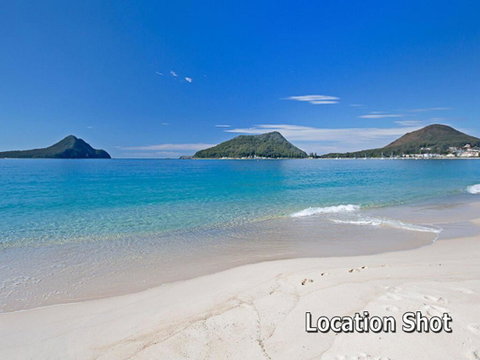 9 'Adriana' 83 Ronald Avenue - Fabulous Views & Aircon - Accommodation Redcliffe 3