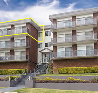 9 'Adriana' 83 Ronald Avenue - fabulous views  aircon - Accommodation Redcliffe