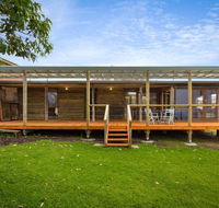 98 Ocean Parade - Rustic Log Cabin - Accommodation Redcliffe