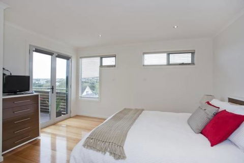 A Beautiful Beach House Torquay - Accommodation Redcliffe 2