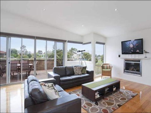 A Beautiful Beach House Torquay - Accommodation Redcliffe 1