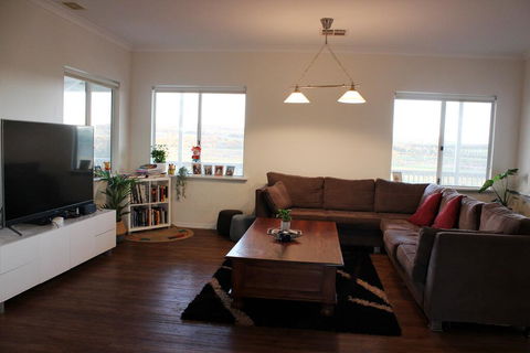 A Better Life Animal Sanctuary FarmStay - Private Two-Bedrooms, Lounge Room & Bathroom & Toilet, Shared Kitchen - Accommodation Redcliffe 3