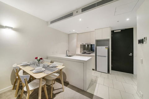 A Central & Cozy 2BR Apt Near Federation Square - Accommodation Redcliffe 2