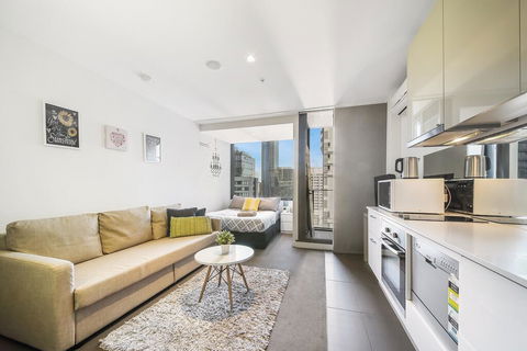 A Charming Studio With Stunning City Views - Accommodation Redcliffe 0